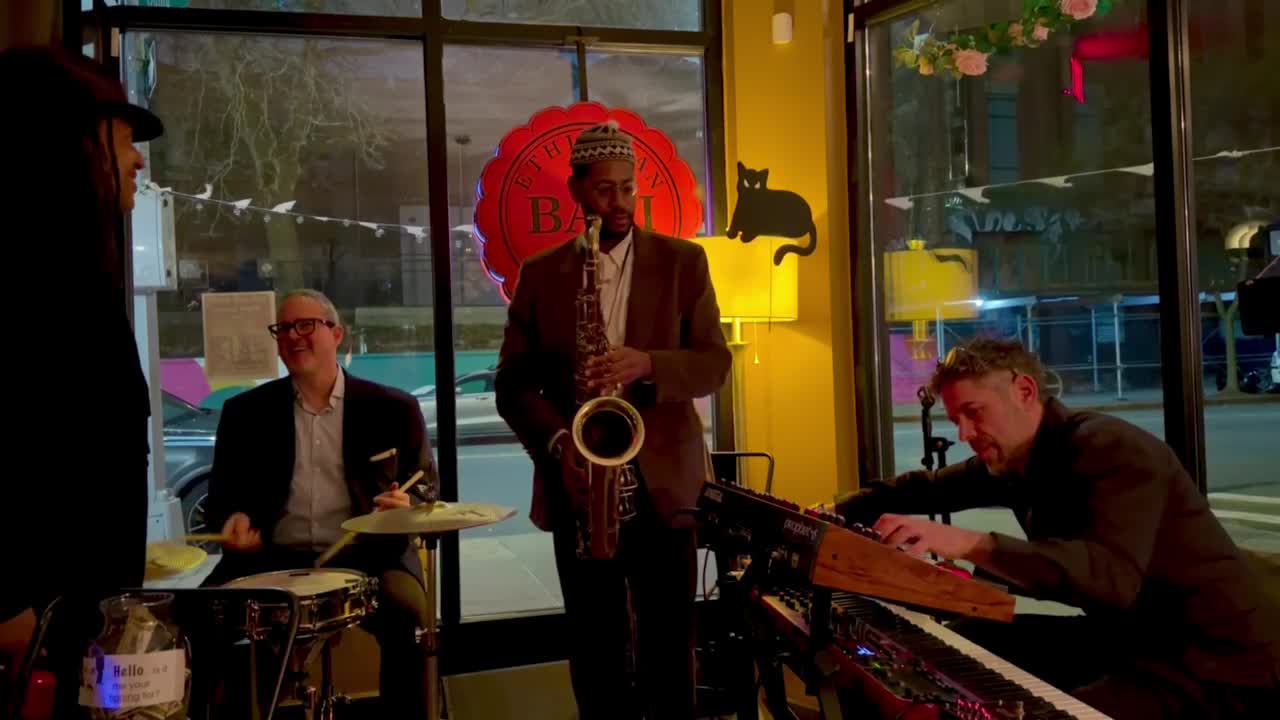 Mister Groove Trio live